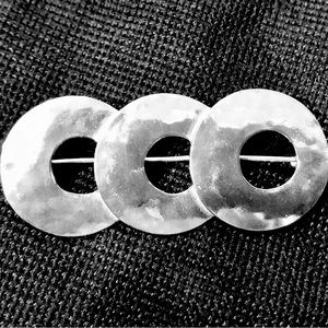 Silpada 925 Sterling Silver 3 Circles Hammered Brooch/Pin.
